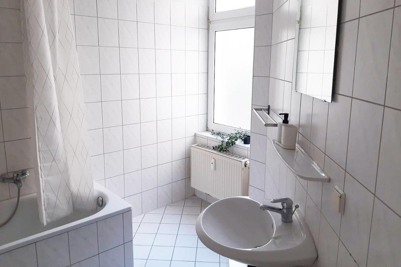 Cozy 2 Room Apartment In Magdeburg Bagian luar foto