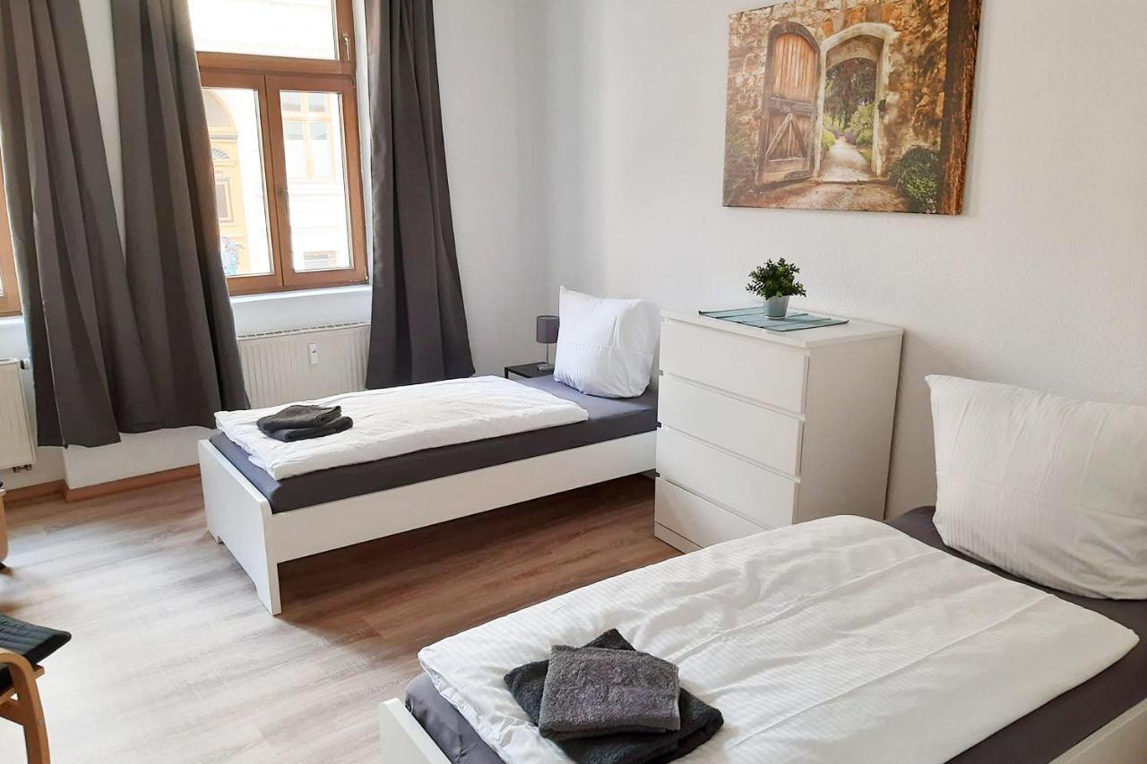 Cozy 2 Room Apartment In Magdeburg Bagian luar foto